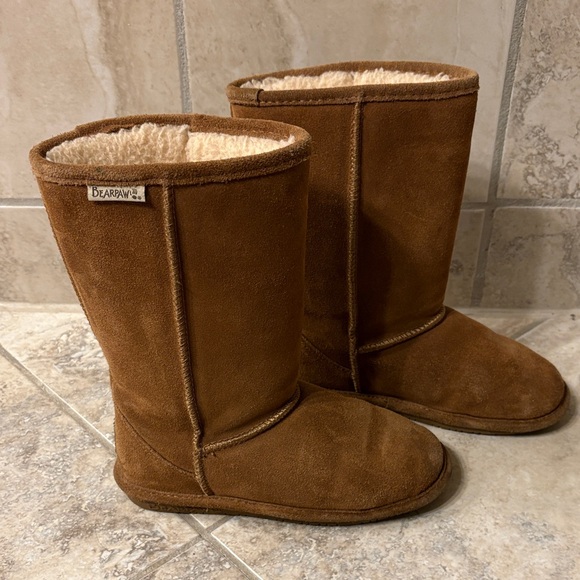 Girls’ Brown Suede Shearling Boots - Picture 3 of 9